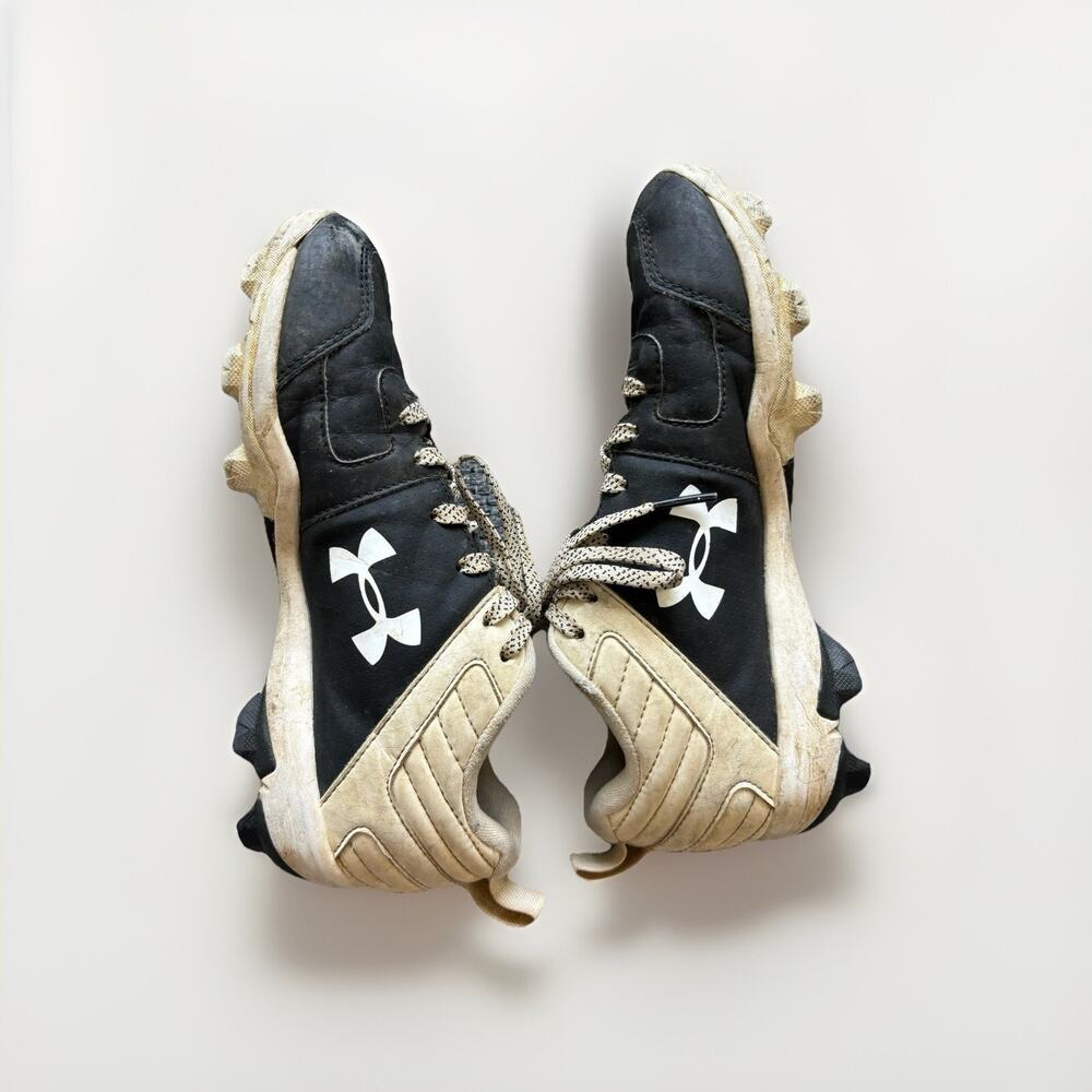 Under Armour Black & White Leadoff RM Baseball Cleats Shoes 5.5Y